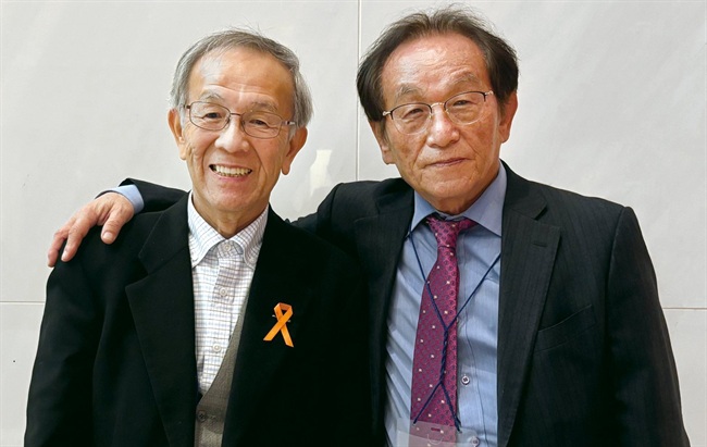 東アジア血友病フォーラム2025 in奈良にて撮影（左より）吉岡 章先生、ファン・テジュ先生